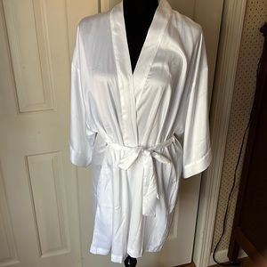 Victoria’s Secret white “Bride” short robe in EUC